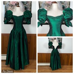 Fabulous Vintage 1980s/90s Alfred Angelo Green Taffeta Prom/Bridesmaid Gown!